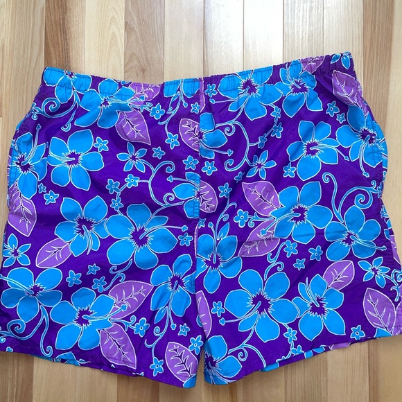 Women’s LL Bean unlined shorts flower print, size XL - Picture 2 of 5